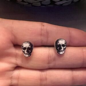 Anatomical Skull Stud Earrings 💀
